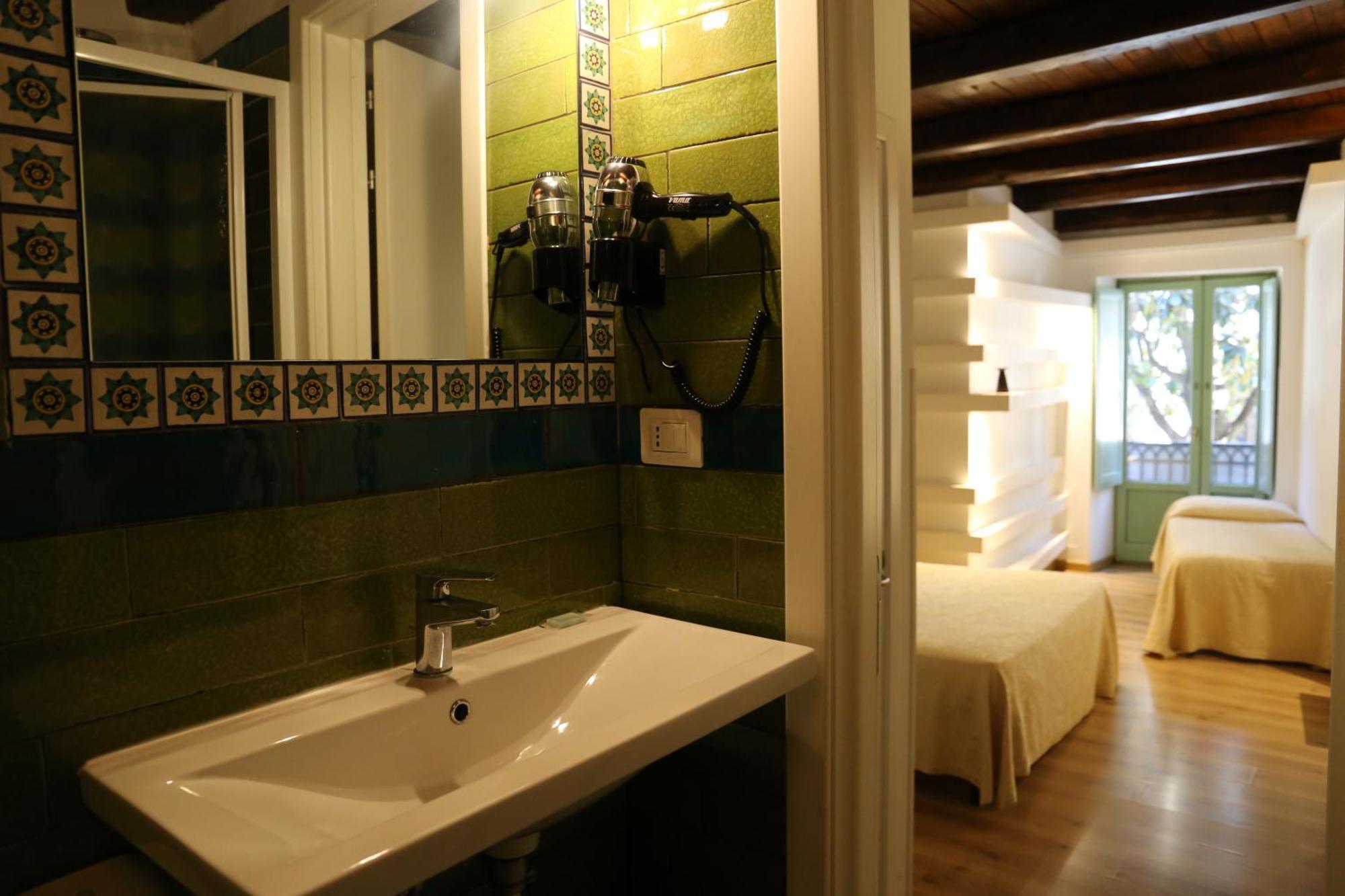 Albergo Del Centro Storico ซาแลร์โน ภายนอก รูปภาพ