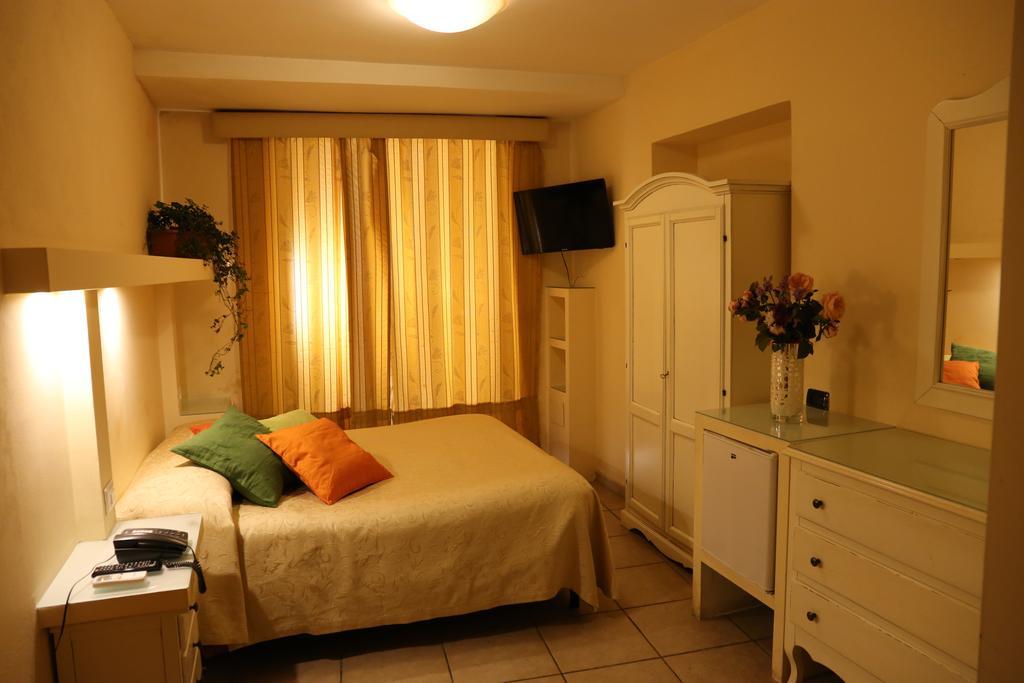Albergo Del Centro Storico ซาแลร์โน ภายนอก รูปภาพ