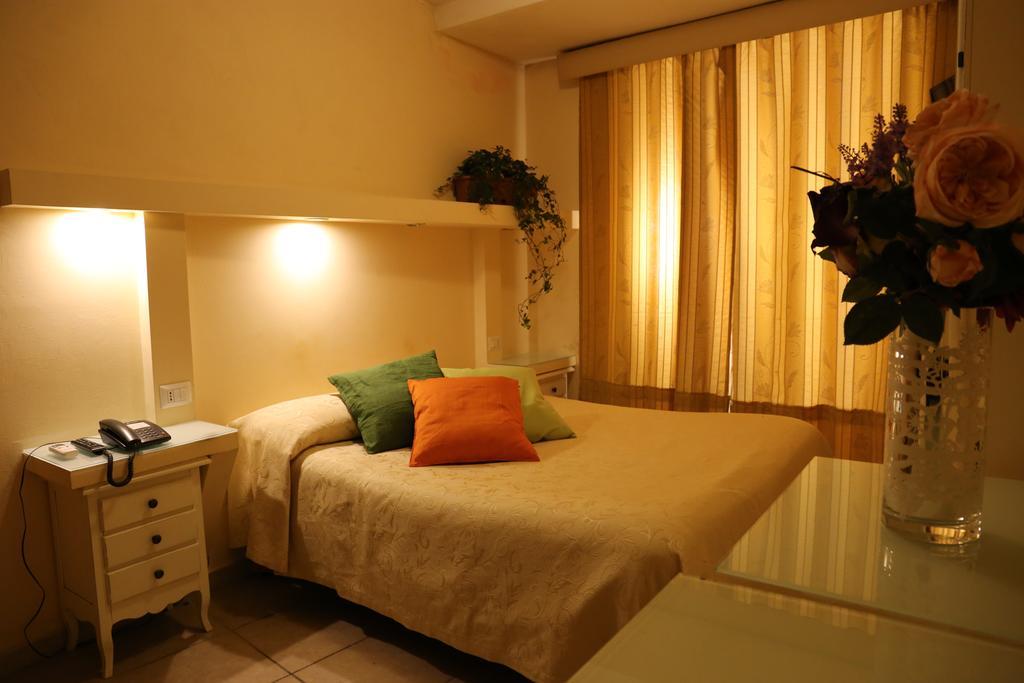 Albergo Del Centro Storico ซาแลร์โน ภายนอก รูปภาพ