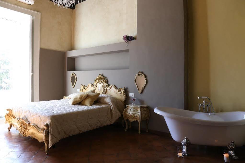Albergo Del Centro Storico ซาแลร์โน ภายนอก รูปภาพ