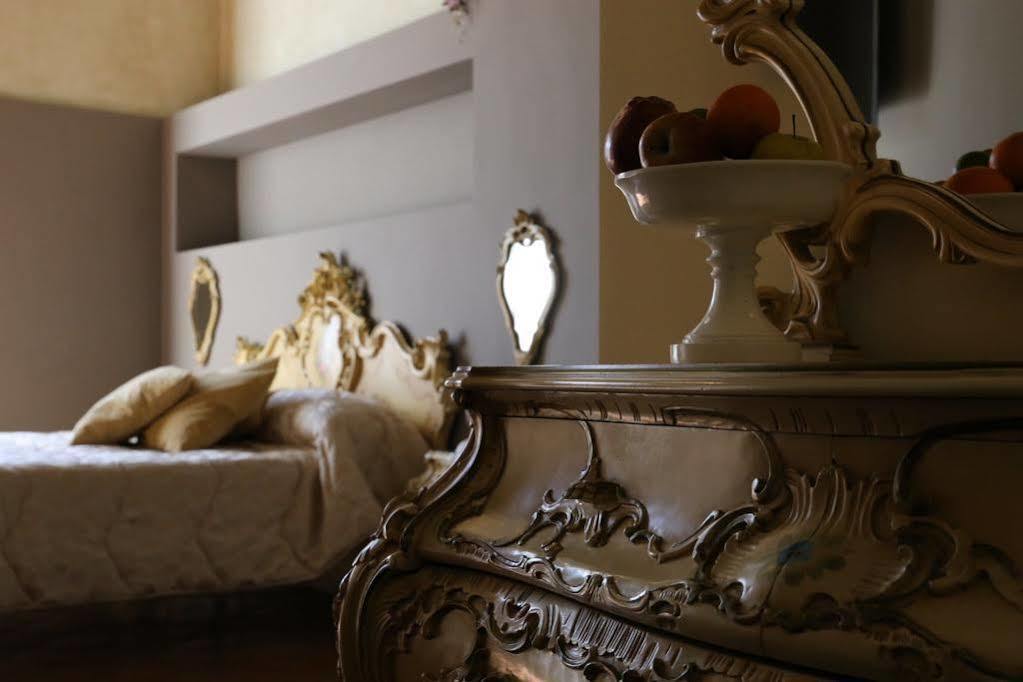 Albergo Del Centro Storico ซาแลร์โน ภายนอก รูปภาพ