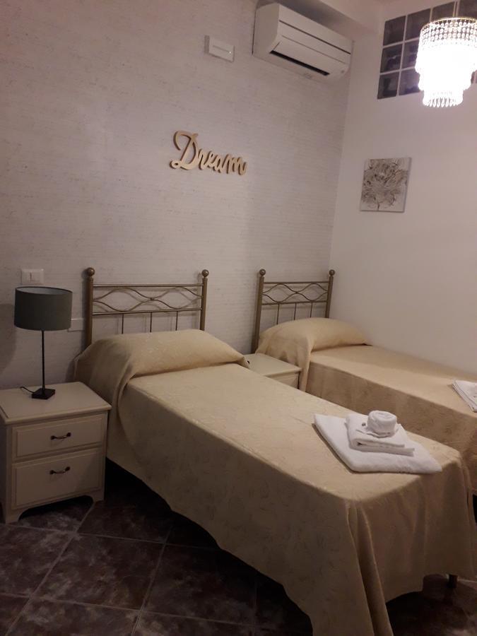 Albergo Del Centro Storico ซาแลร์โน ภายนอก รูปภาพ