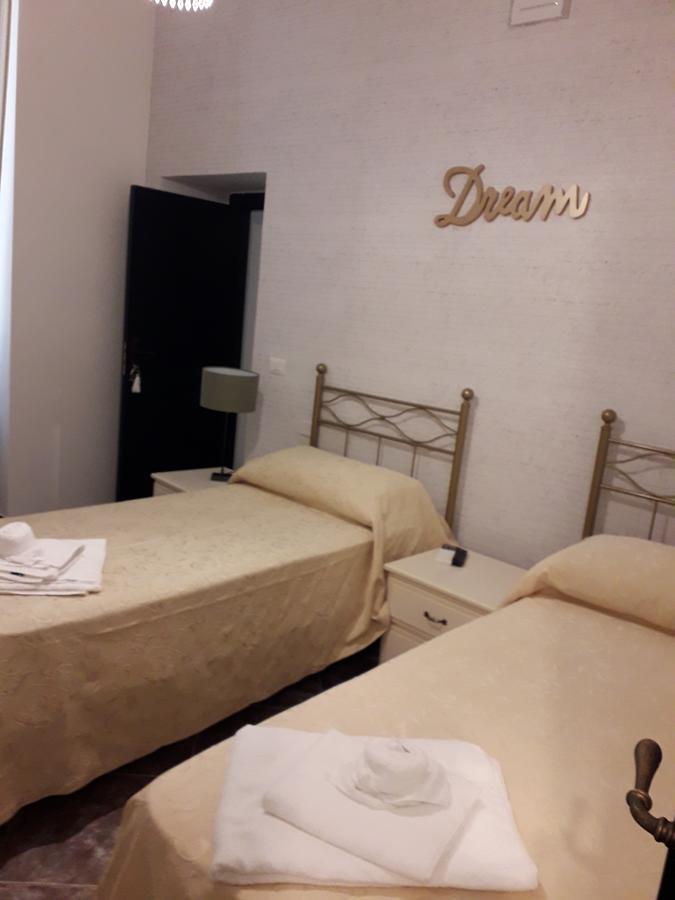 Albergo Del Centro Storico ซาแลร์โน ภายนอก รูปภาพ