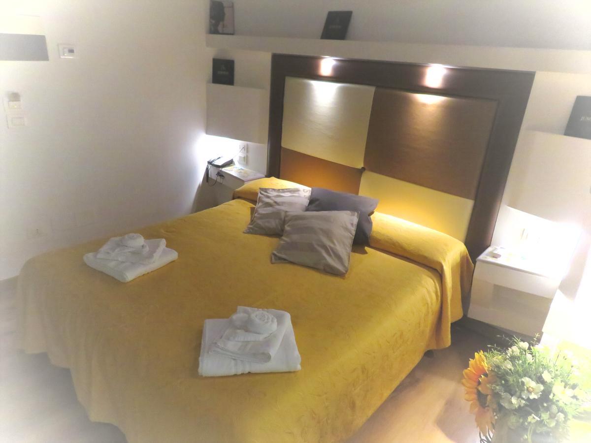 Albergo Del Centro Storico ซาแลร์โน ภายนอก รูปภาพ