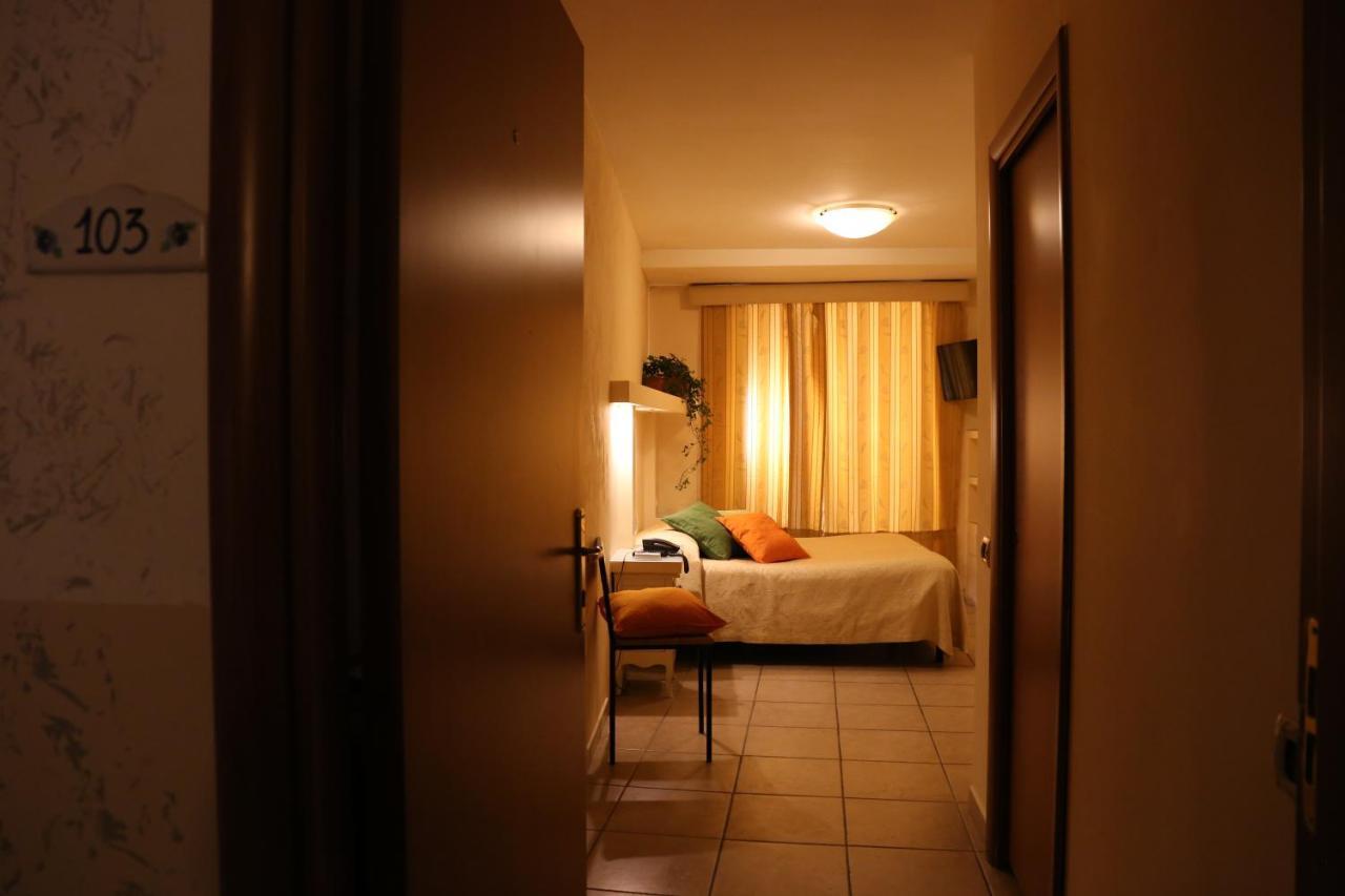 Albergo Del Centro Storico ซาแลร์โน ภายนอก รูปภาพ