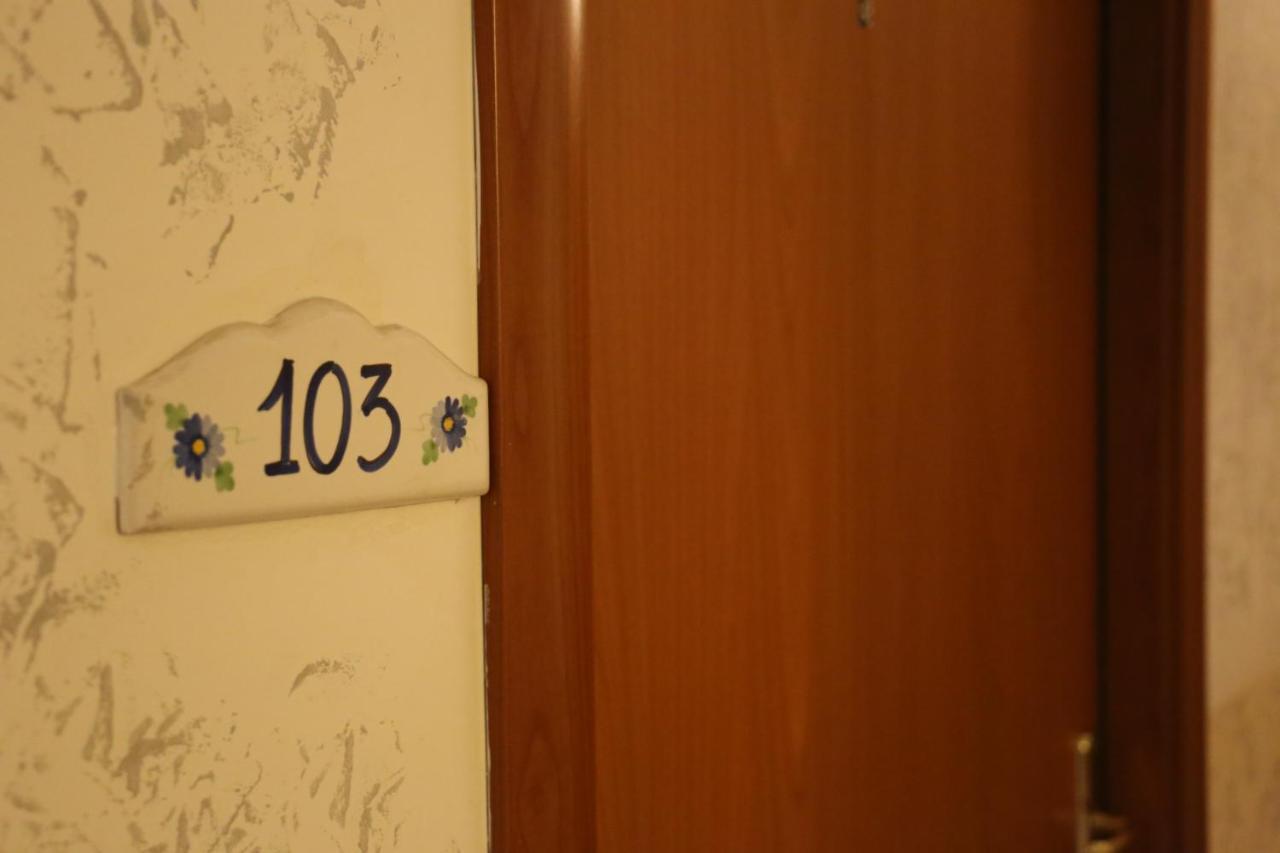 Albergo Del Centro Storico ซาแลร์โน ภายนอก รูปภาพ